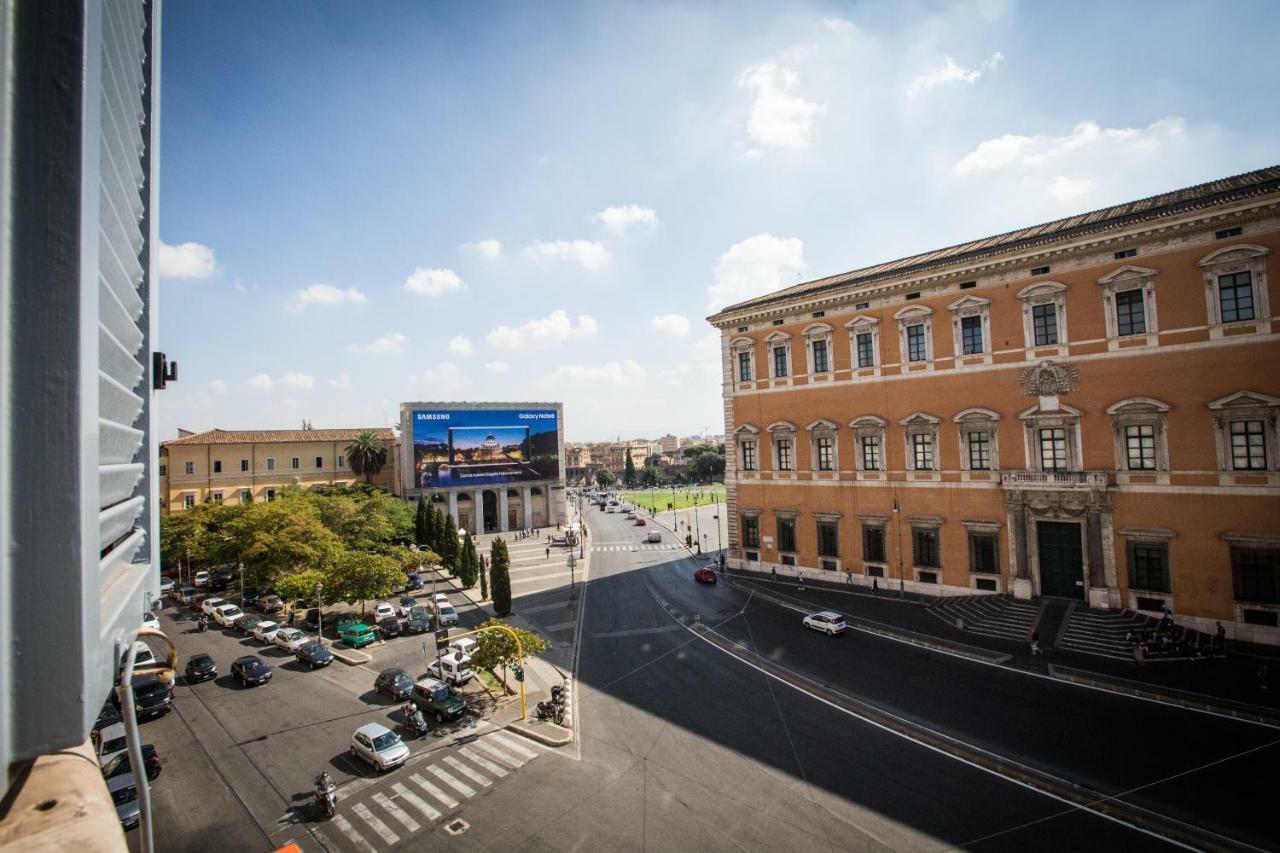 Art Nouveau Roma Colosseo Suites Exterior photo